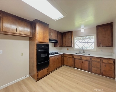 238 E Sunset Avenue N - Photo Thumbnail 7