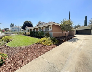 238 E Sunset Avenue N - Photo Thumbnail 2