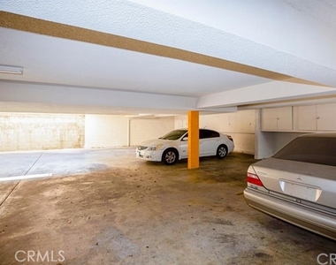 330 Cameron Place - Photo Thumbnail 4