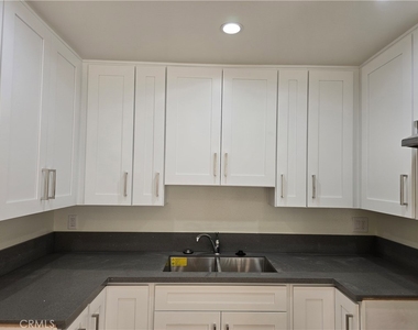 330 Cameron Place - Photo Thumbnail 7