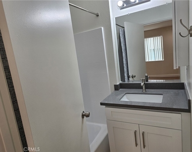 330 Cameron Place - Photo Thumbnail 11