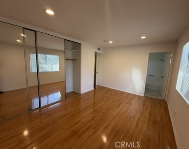 9961 Marcus Avenue - Photo Thumbnail 10