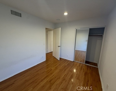 9961 Marcus Avenue - Photo Thumbnail 8