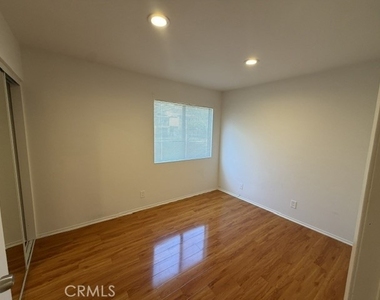 9961 Marcus Avenue - Photo Thumbnail 7