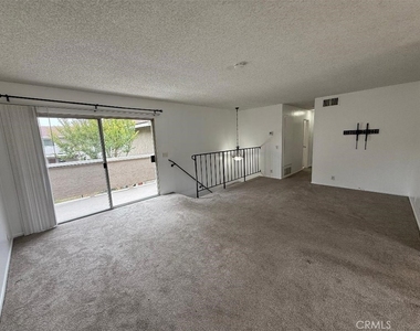 254 W Grove Street - Photo Thumbnail 4