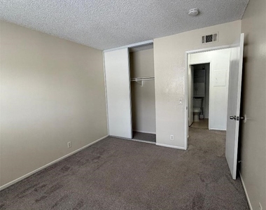 254 W Grove Street - Photo Thumbnail 12