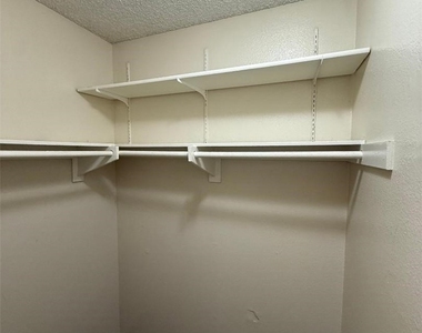 254 W Grove Street - Photo Thumbnail 15