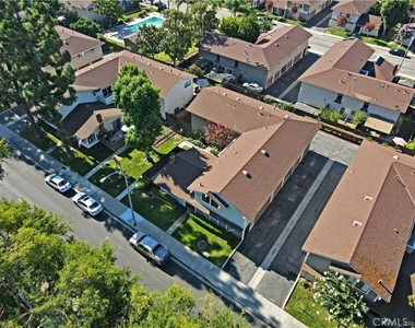 254 W Grove Street - Photo Thumbnail 2