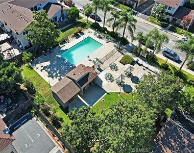 254 W Grove Street - Photo Thumbnail 3