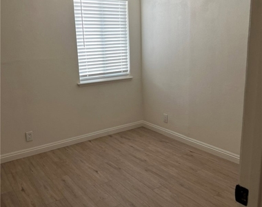 37920 Grand View Avenue - Photo Thumbnail 11