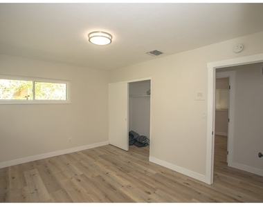 496 W 48th - Photo Thumbnail 11