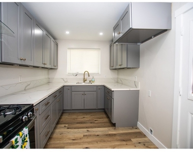 496 W 48th - Photo Thumbnail 4