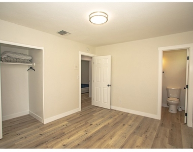 496 W 48th - Photo Thumbnail 8
