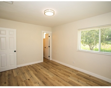 496 W 48th - Photo Thumbnail 9