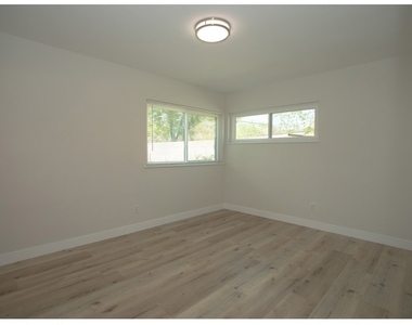 496 W 48th - Photo Thumbnail 12