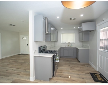 496 W 48th - Photo Thumbnail 5