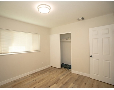 496 W 48th - Photo Thumbnail 14