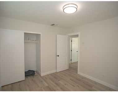 496 W 48th - Photo Thumbnail 15
