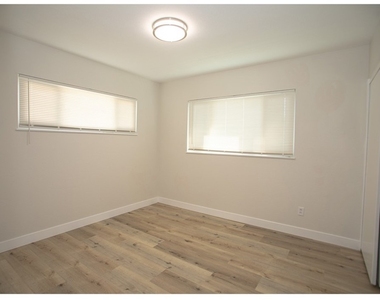 496 W 48th - Photo Thumbnail 13