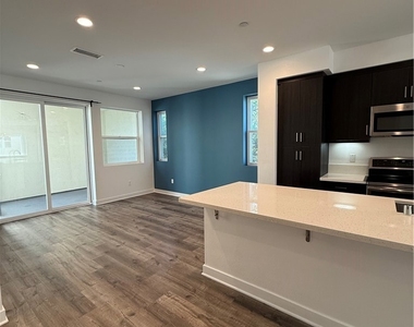 820 Aloe Pl - Photo Thumbnail 2