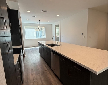 820 Aloe Pl - Photo Thumbnail 3