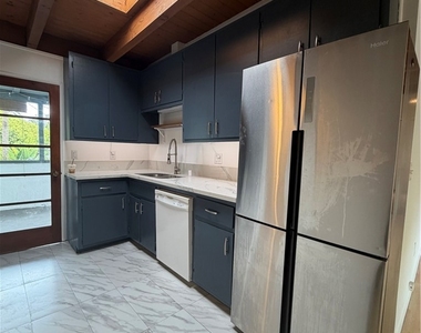 400 N Maple Drive - Photo Thumbnail 18