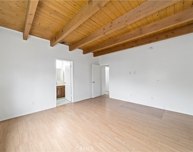 400 N Maple Drive - Photo Thumbnail 15