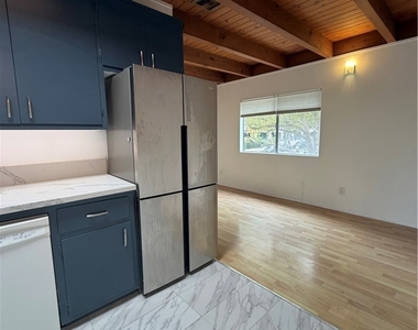 400 N Maple Drive - Photo Thumbnail 19