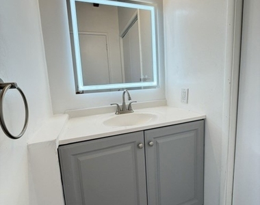400 N Maple Drive - Photo Thumbnail 23