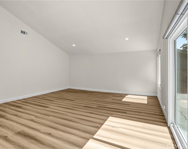 452 Vista Del Norte - Photo Thumbnail 15