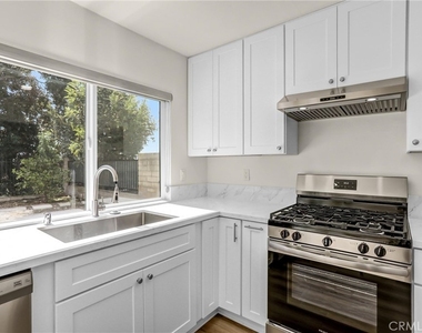 452 Vista Del Norte - Photo Thumbnail 7