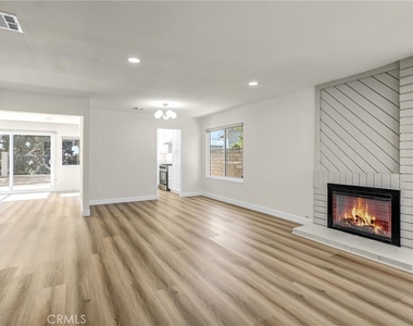 452 Vista Del Norte - Photo Thumbnail 2