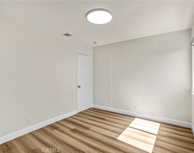 452 Vista Del Norte - Photo Thumbnail 22