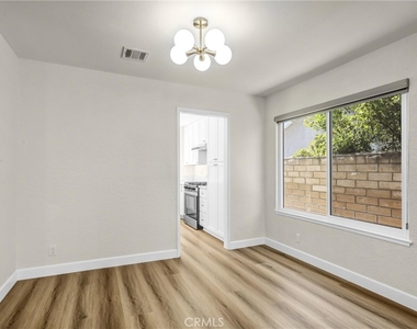 452 Vista Del Norte - Photo Thumbnail 5