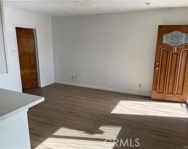 540 S 6th - Photo Thumbnail 3