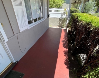 733 W Oceanview Avenue - Photo Thumbnail 1