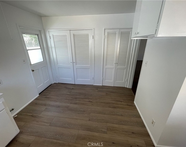 733 W Oceanview Avenue - Photo Thumbnail 5