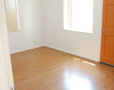 1240 W Mabel - Photo Thumbnail 5