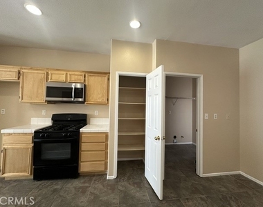 13611 Fern Pine Street - Photo Thumbnail 8