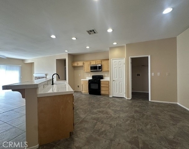 13611 Fern Pine Street - Photo Thumbnail 7