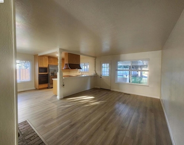 1829 Rosetree Ct - Photo Thumbnail 7