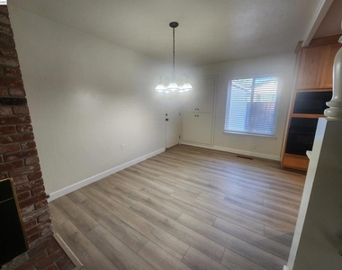1829 Rosetree Ct - Photo Thumbnail 9