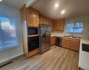 1829 Rosetree Ct - Photo Thumbnail 12