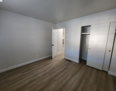 1829 Rosetree Ct - Photo Thumbnail 17
