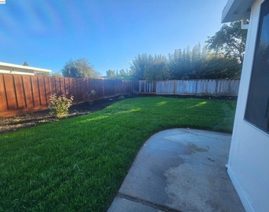 1829 Rosetree Ct - Photo Thumbnail 37