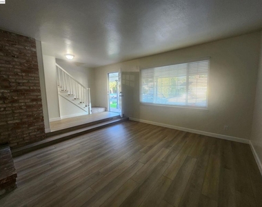 1829 Rosetree Ct - Photo Thumbnail 4