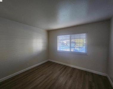 1829 Rosetree Ct - Photo Thumbnail 15