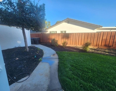 1829 Rosetree Ct - Photo Thumbnail 35