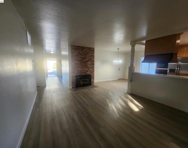 1829 Rosetree Ct - Photo Thumbnail 8