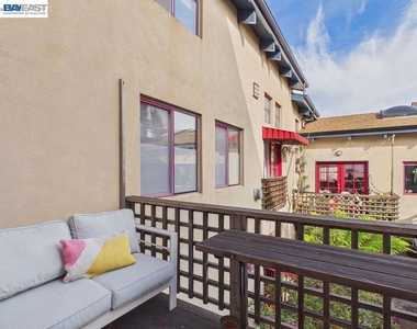 2932 Filbert St - Photo Thumbnail 8
